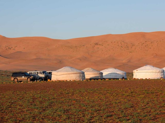 GER CAMP NYAMSVREN, cerca de las dunas de Khongoryn Els.